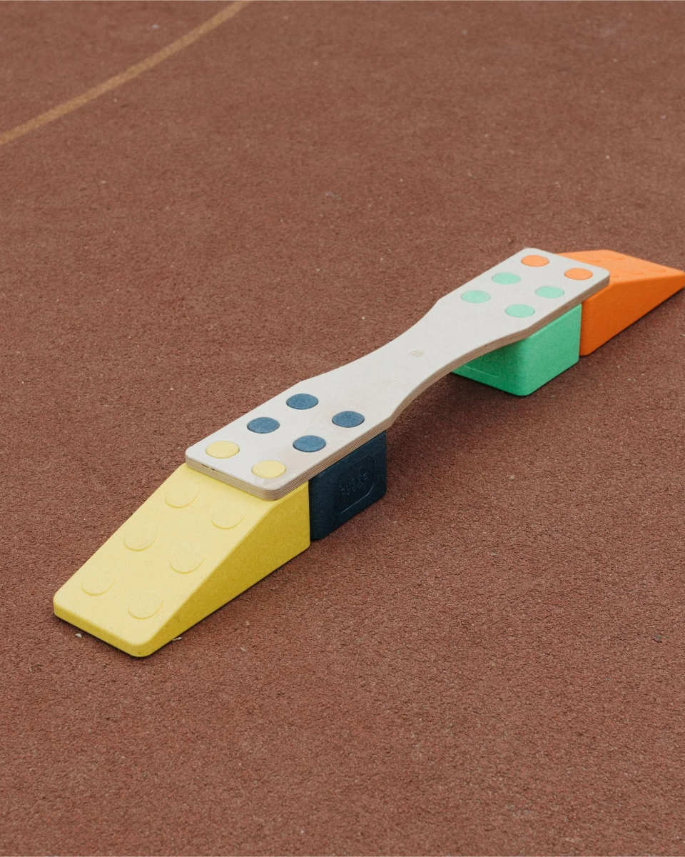 bygge PARCOURS Balanceerset met BAR-plank en 4 bouwblokken