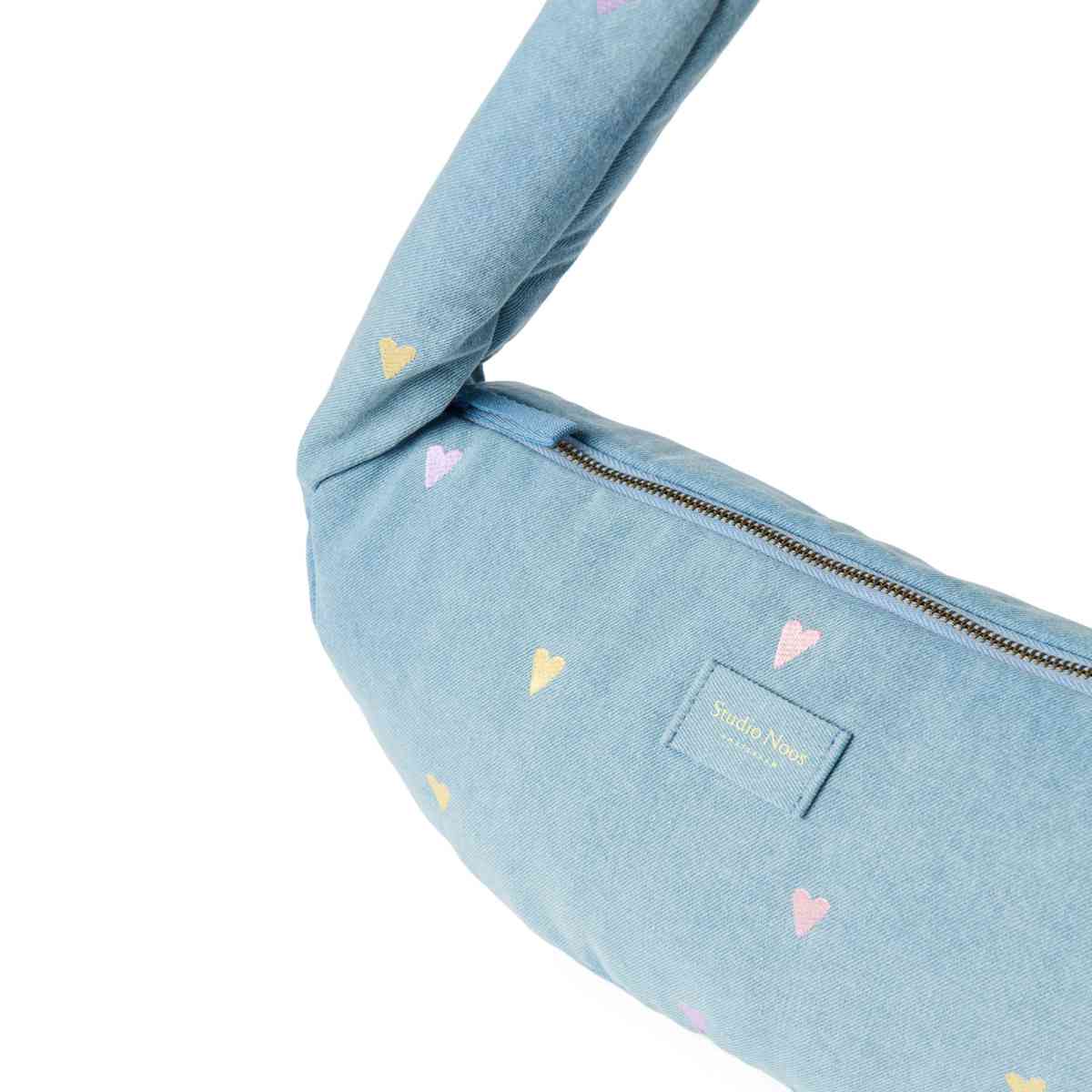 Studio Noos Tas in Blauw met Harten - Detailaanzicht