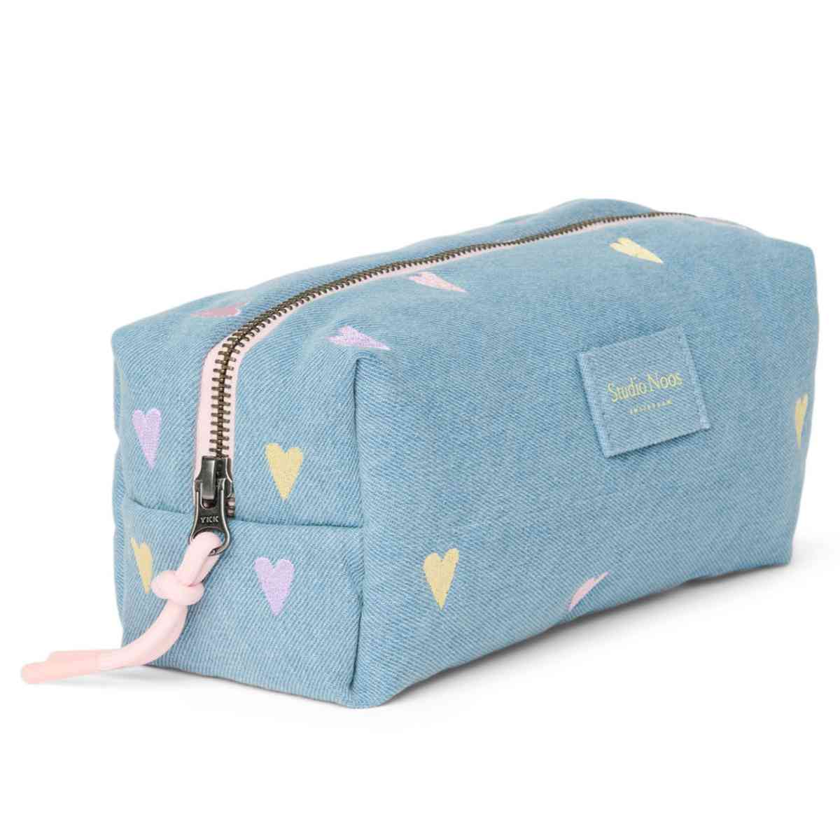 Studio Noos Toilettas in Blauw met Hartjes - Schuine Aanblik