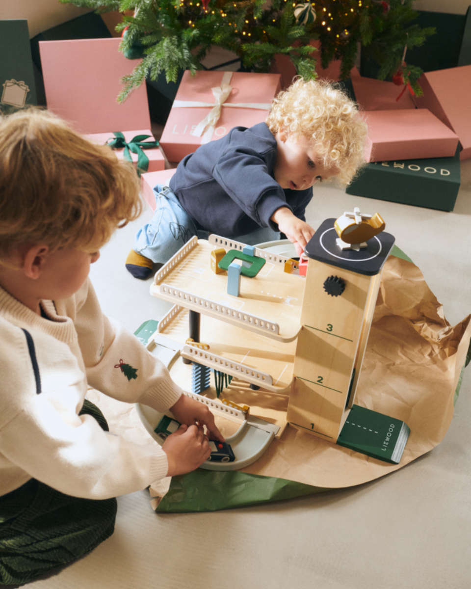 Liewood Jordy Parkhaus aus Holz mit Autos & Aufzug