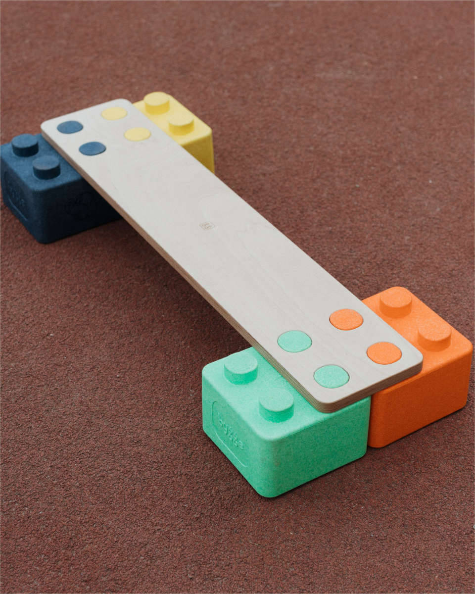 bygge BANK Balanceerset met FYR-plank en 4 bouwblokken