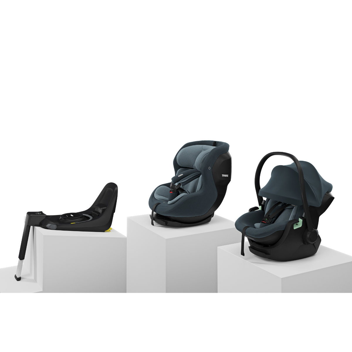 Thule Maple Connect Autostoel in Donkergrijs - Schuine Aanblik