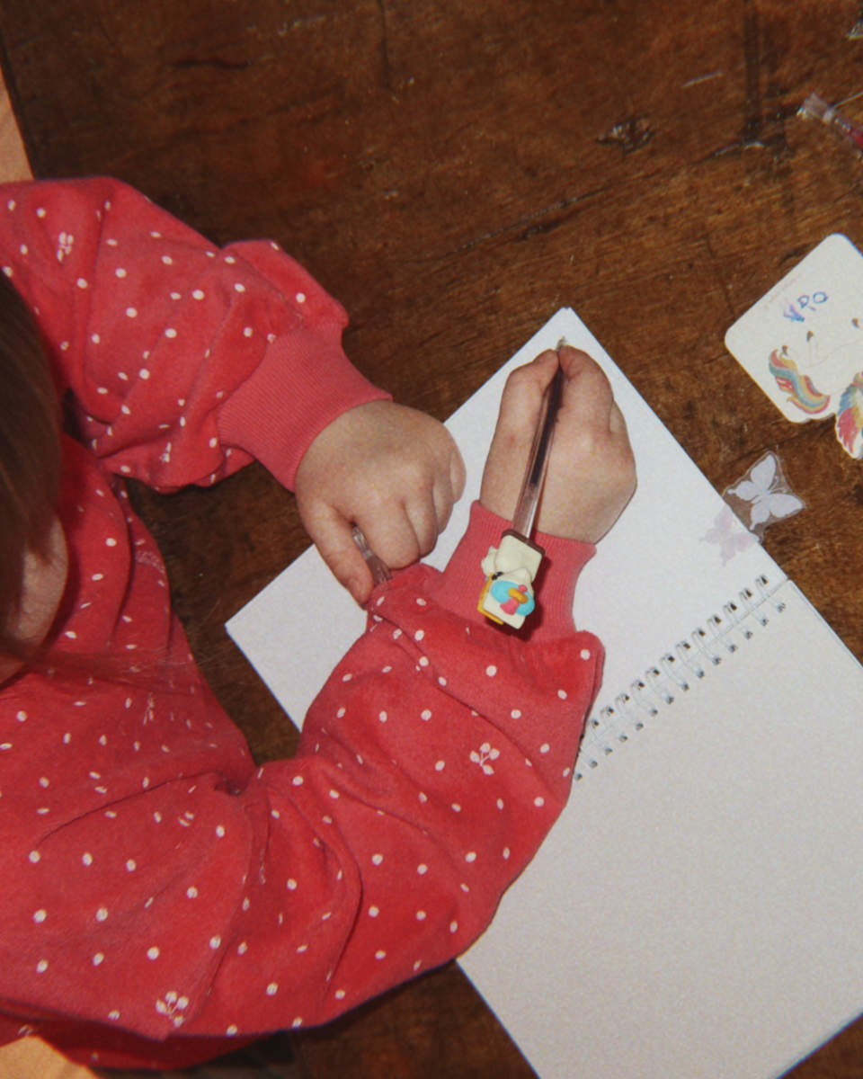 Konges Sløjd Schrijfwarenset voor Kinderen – Notitieboek, Stickers & Gelpennen