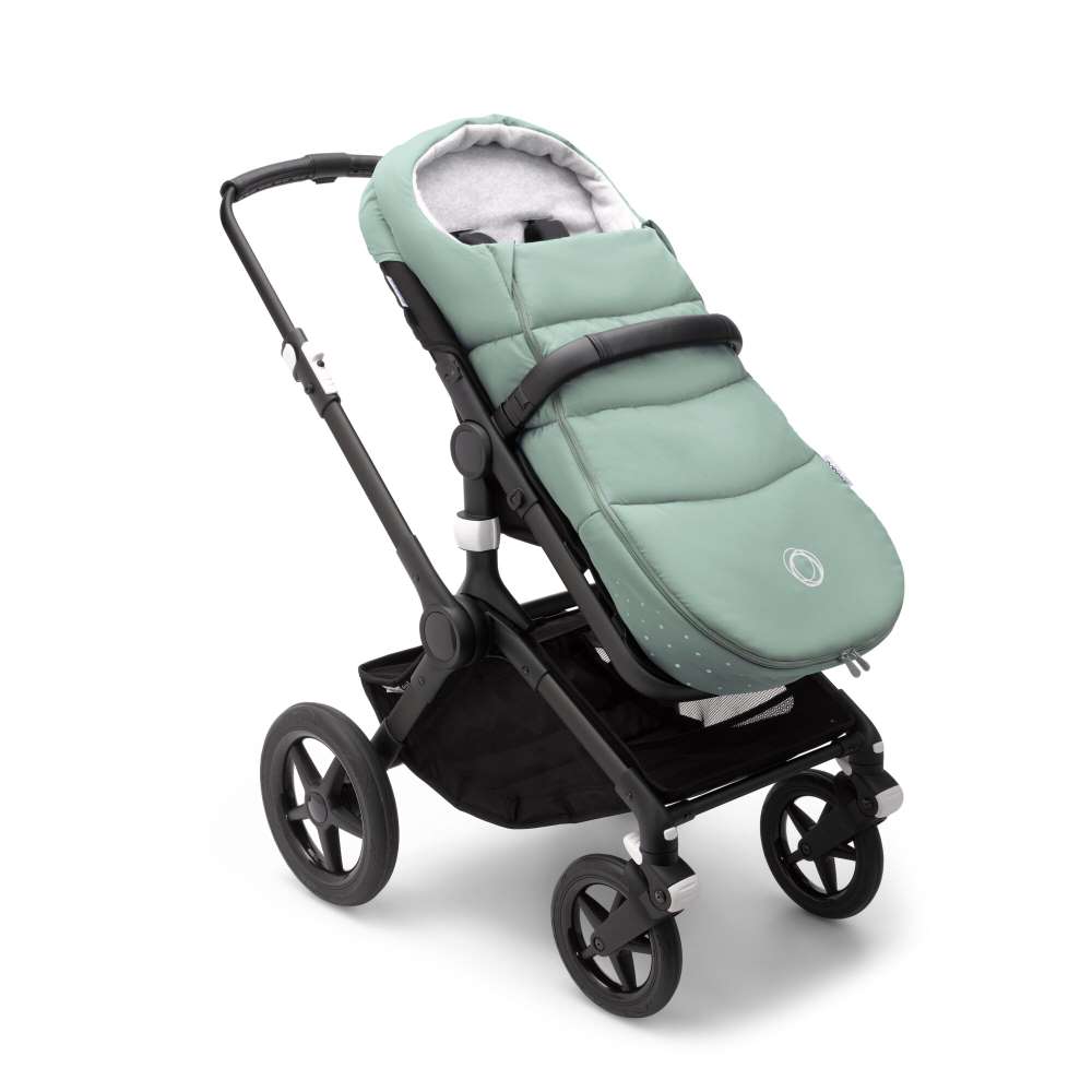 Bugaboo voetenzak in groen - schuine aanzicht, artikelnummer 2306010071M