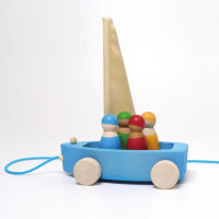 Grimm’s Houten Trekzeilboot met Figuren