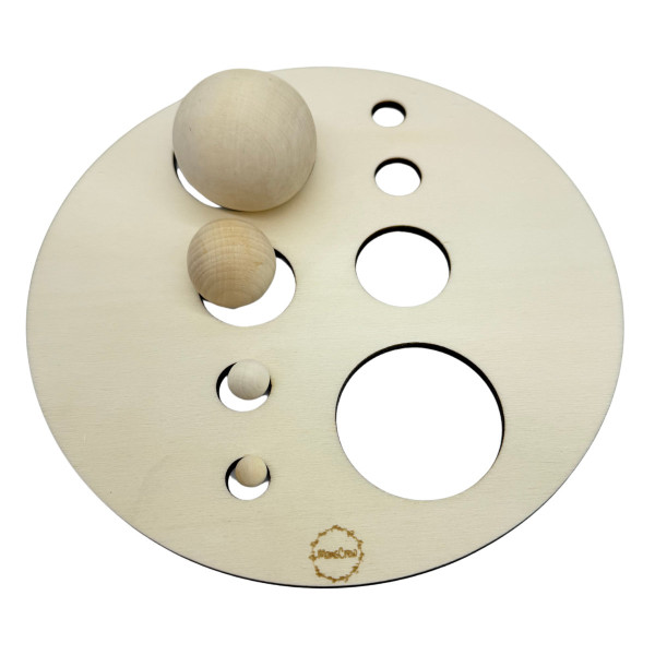 Momscrew Activiteitenplaat ‘Groottevolgorde’ + 12 houten ballen (10–50 mm)