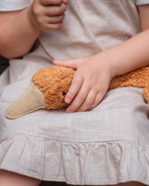 Senger Naturwelt Gans klein – Knuffeldier & Warmtekussen, 47 cm